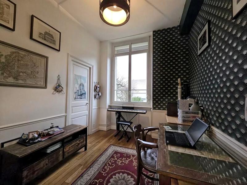 Appartement - 165 m² - 6 pièces