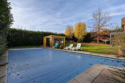 Maison - 225 m² - 9 pièces