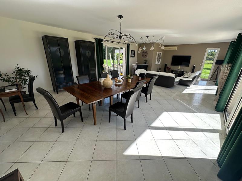 Maison - 255 m² - 5 pièces