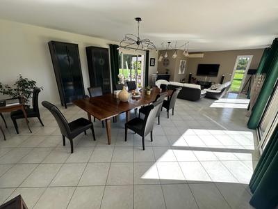 Maison - 255 m² - 5 pièces