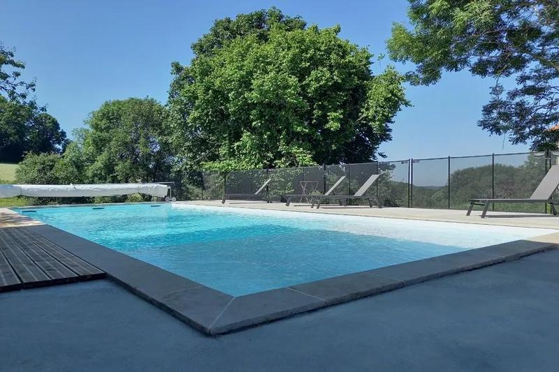 Maison - 590 m² - 16 pièces