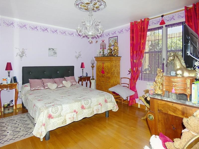 Maison - 320 m² - 8 pièces