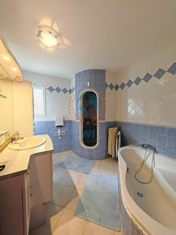 Villa - 250 m² - 7 pièces