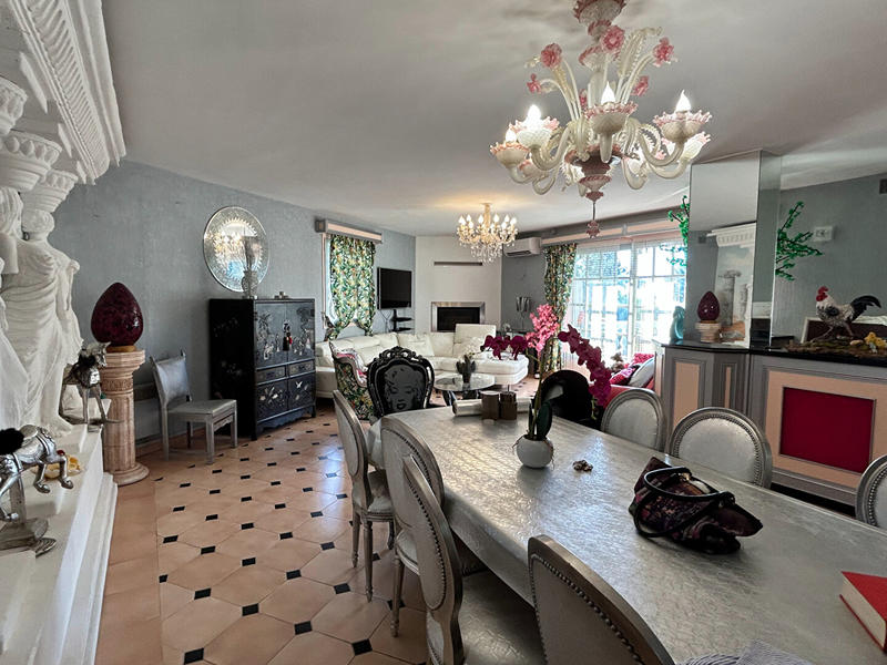 Maison - 216 m² - 6 pièces