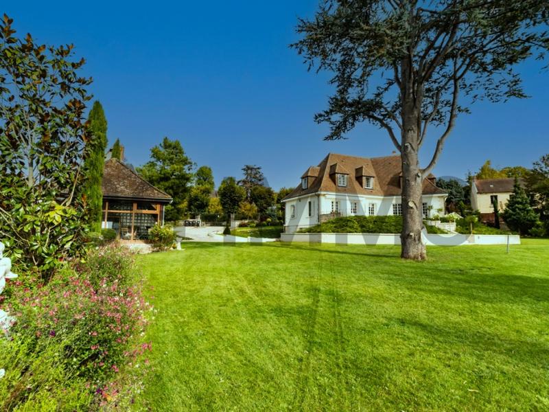 Maison - 295 m² - 9 pièces