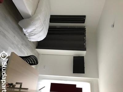 Chambre - 12 m² - 1 pièce