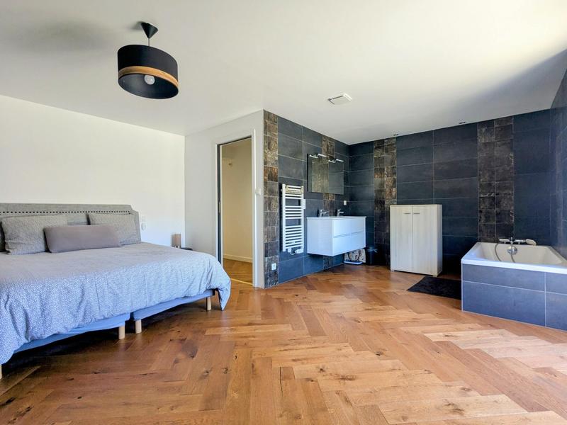 Appartement - 140 m² - 5 pièces