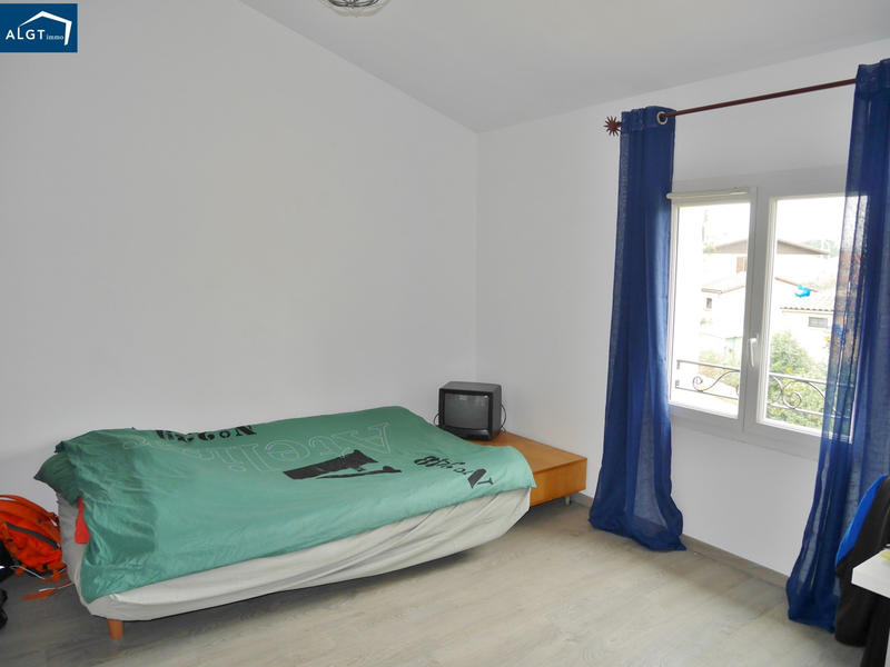 Villa - 192 m² - 8 pièces