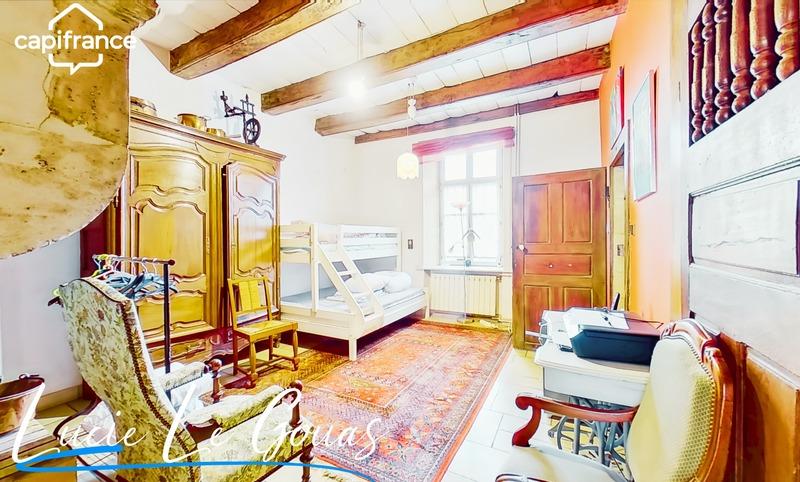 Maison - 198 m² - 7 pièces