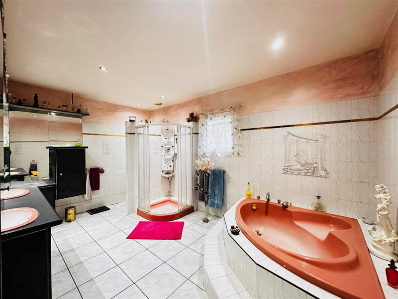 Maison - 205 m² - 4 pièces