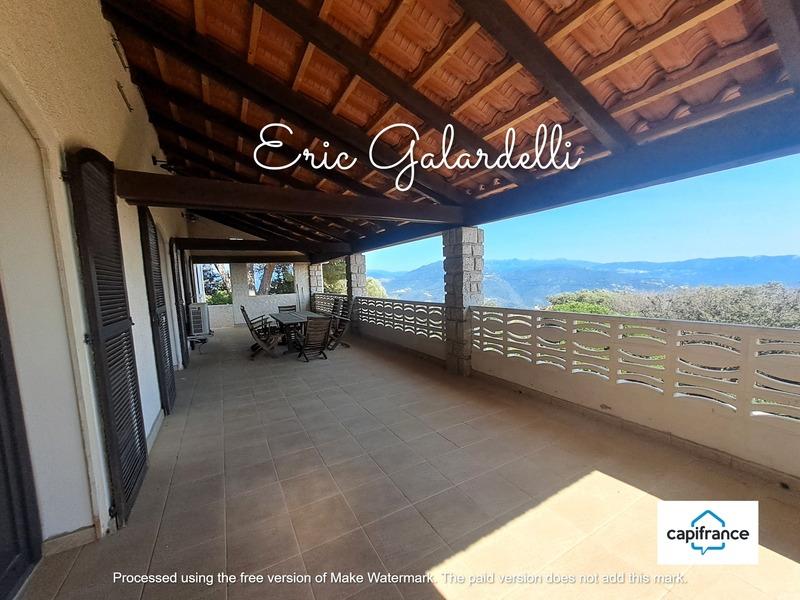 Maison - 328 m² - 12 pièces