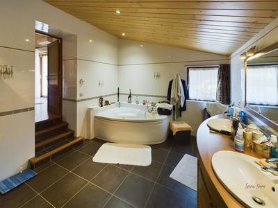 Maison - 415 m² - 12 pièces