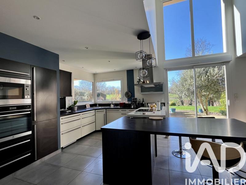 Maison - 198 m² - 8 pièces