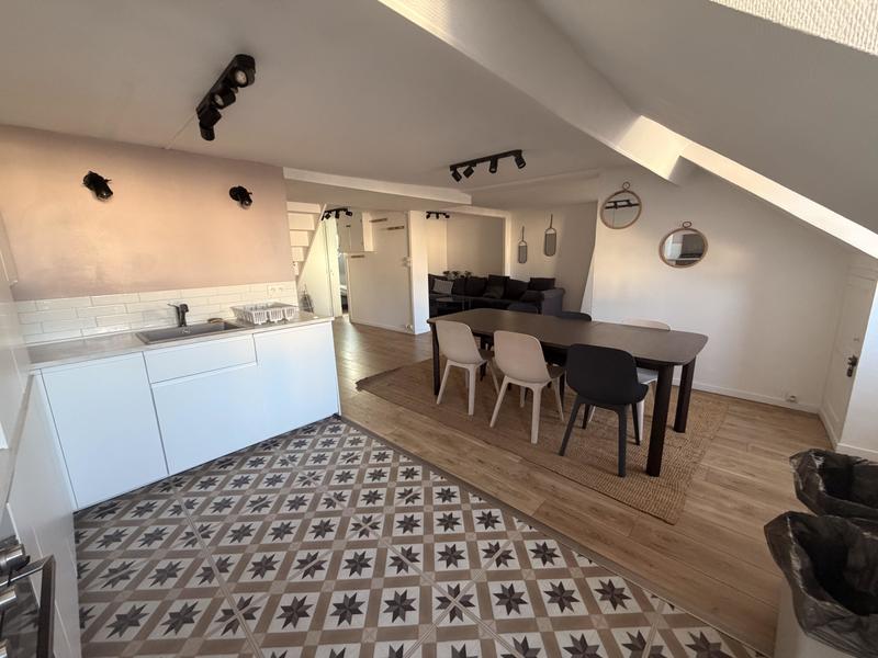 Appartement - 85 m² - 6 pièces