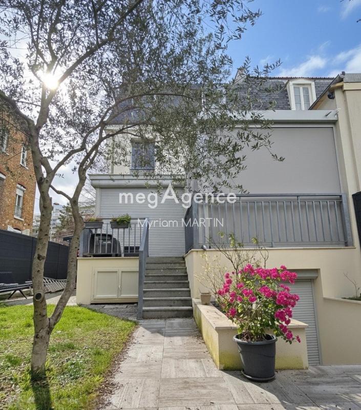 Maison - 232 m² - 9 pièces