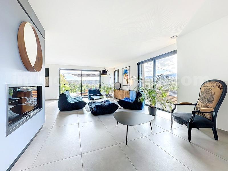 Maison - 486 m² - 8 pièces