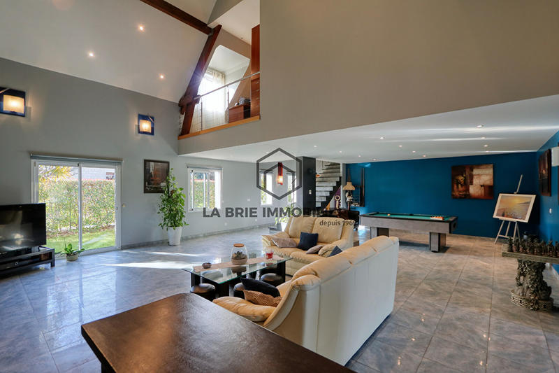 Maison - 313 m² - 7 pièces