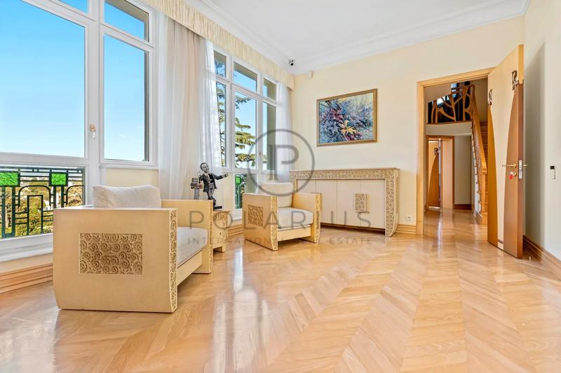 Villa - 1 000 m² - 15 pièces