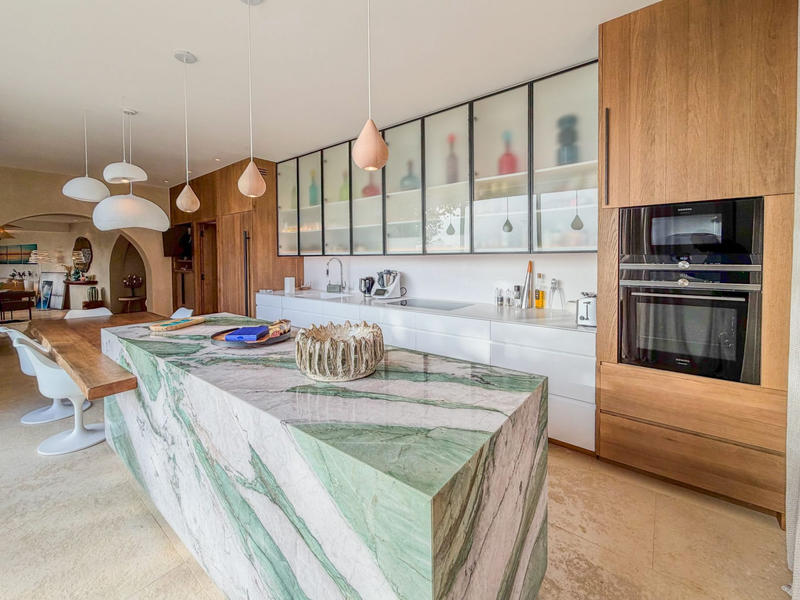 Maison traditionnelle - 245 m² - 5 pièces