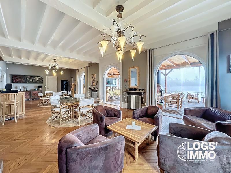 Maison - 320 m² - 27 pièces