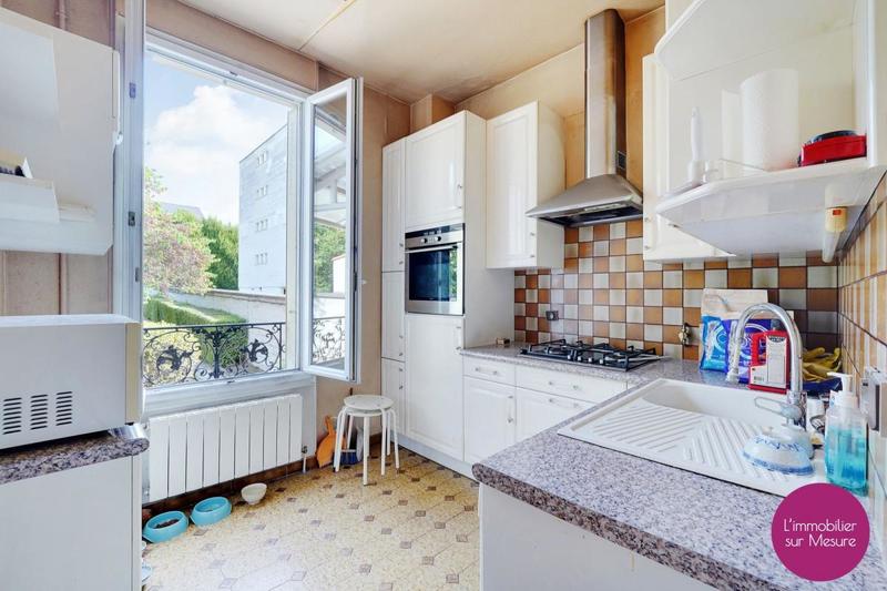 Maison - 215 m² - 8 pièces