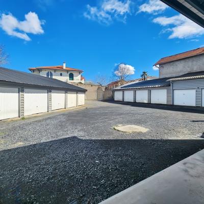 Garage - 367 m²