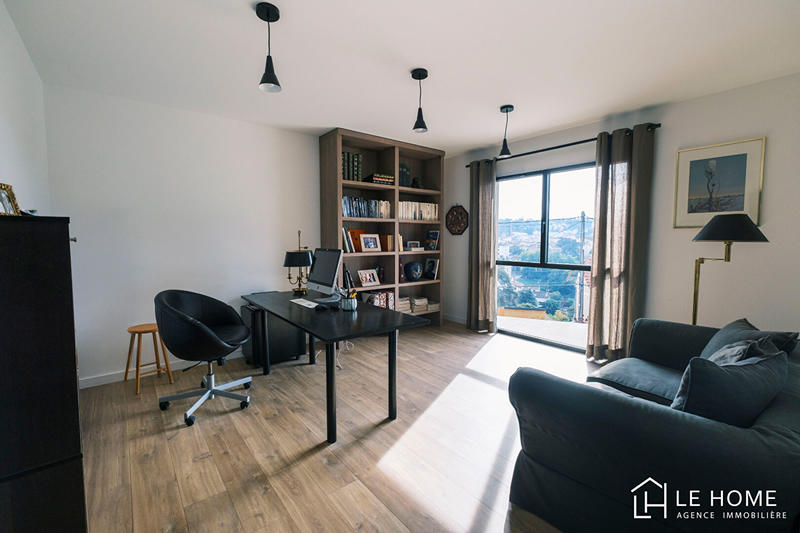 Maison - 240 m² - 6 pièces