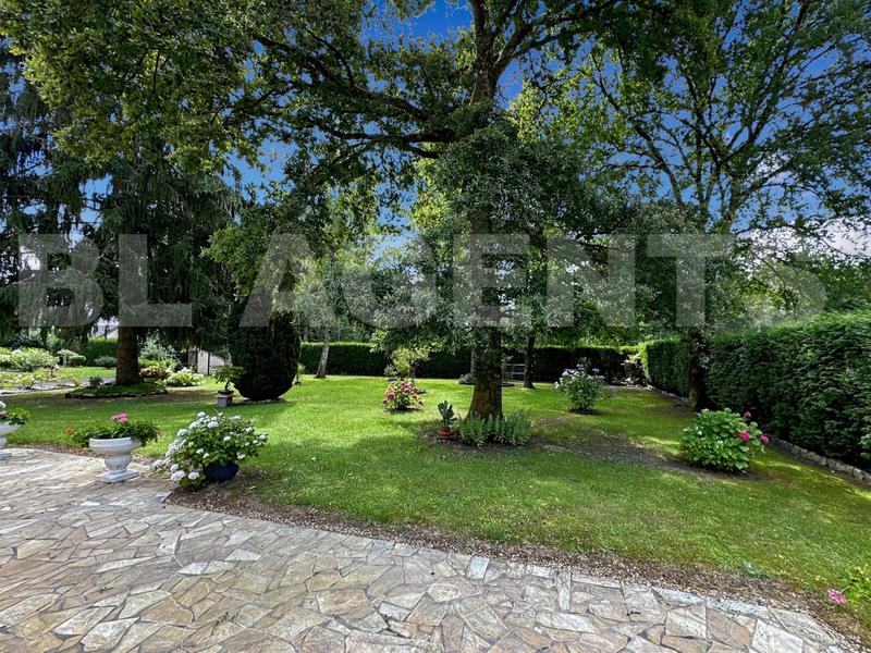 Propriété - 167 m² - 6 pièces