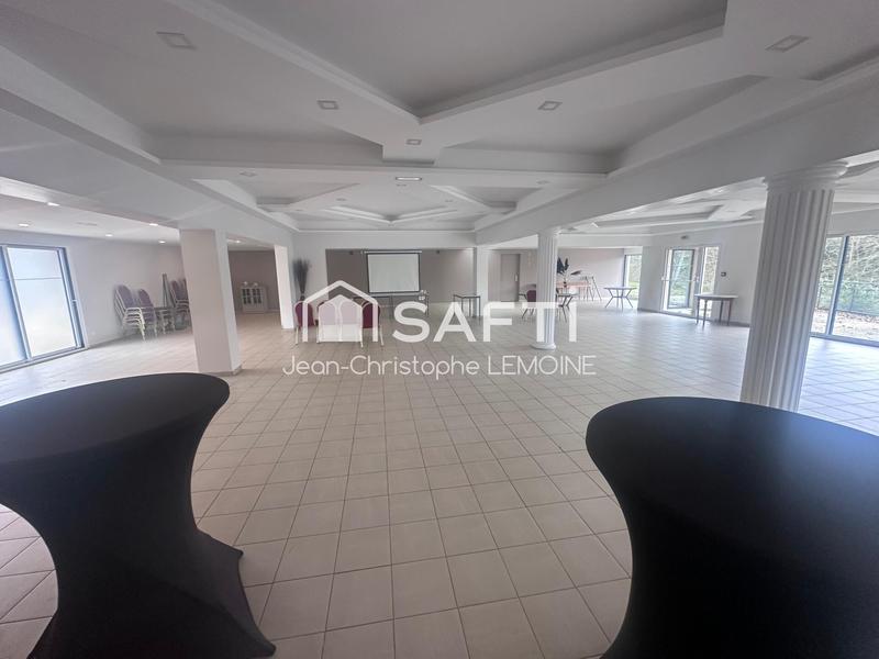 Local commercial - 2 200 m² - 29 pièces