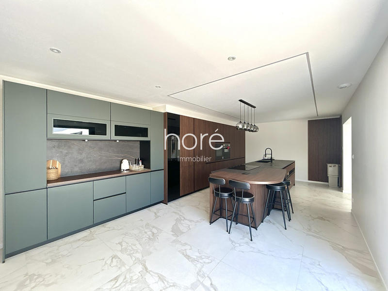 Maison - 213 m² - 6 pièces