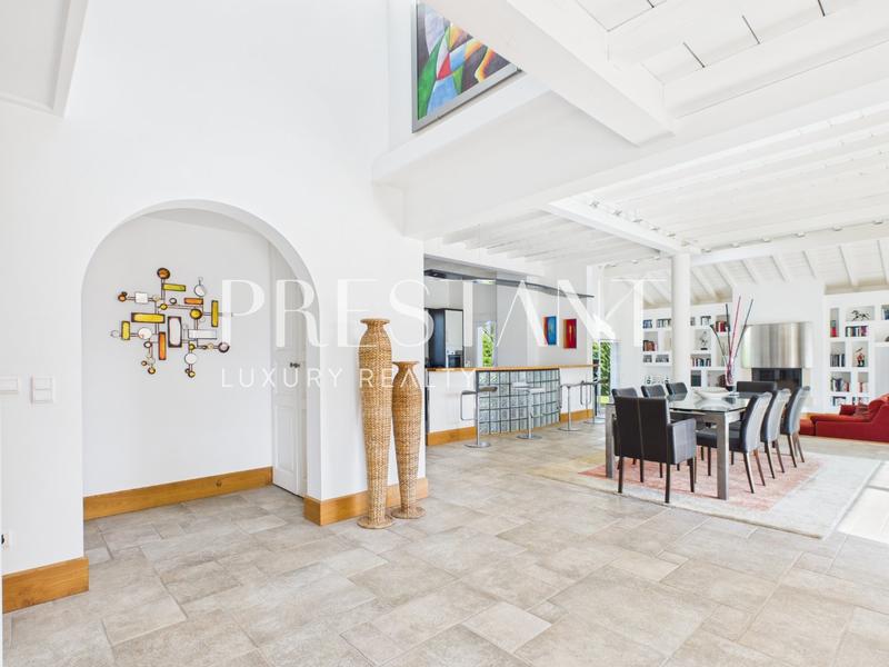 Maison - 294 m² - 9 pièces