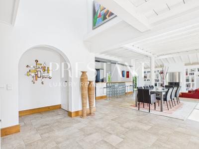 Maison - 294 m² - 9 pièces