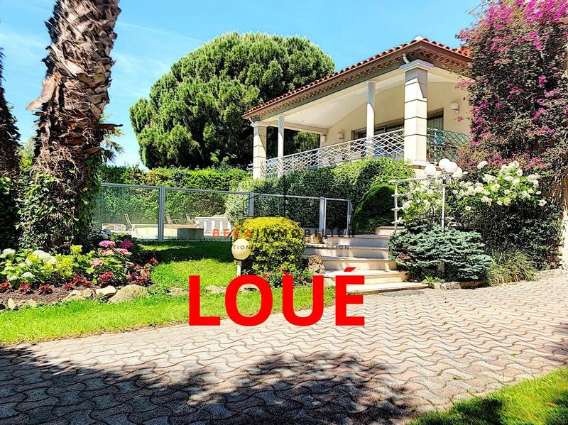 Villa - 300 m² - 5 pièces