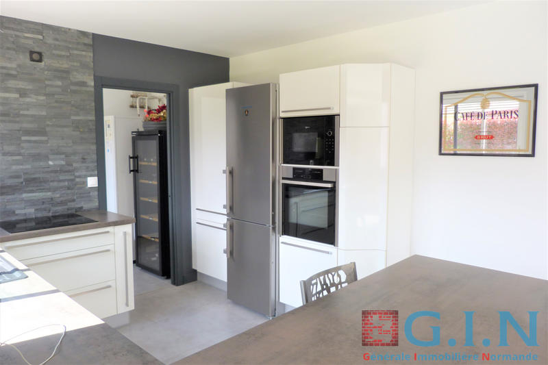 Maison - 201 m² - 9 pièces