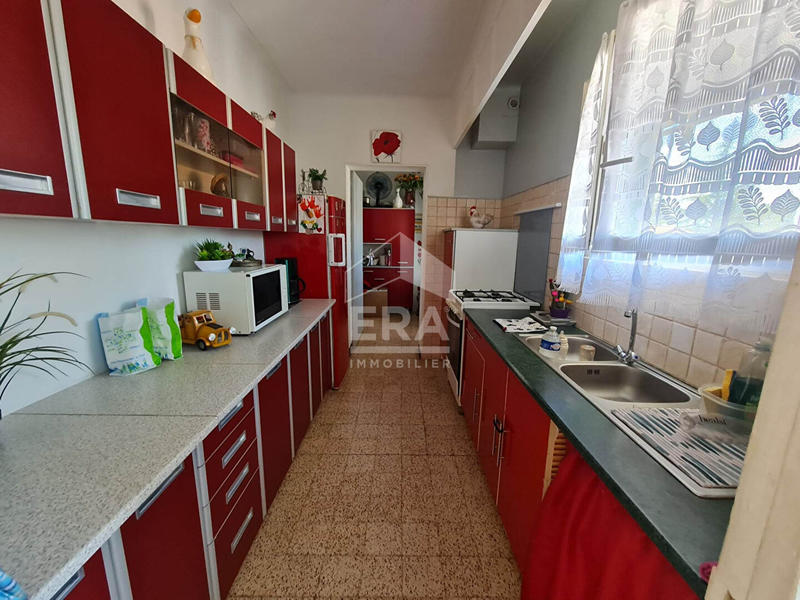 Maison - 300 m² - 20 pièces