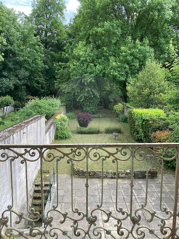 Maison - 210 m² - 7 pièces