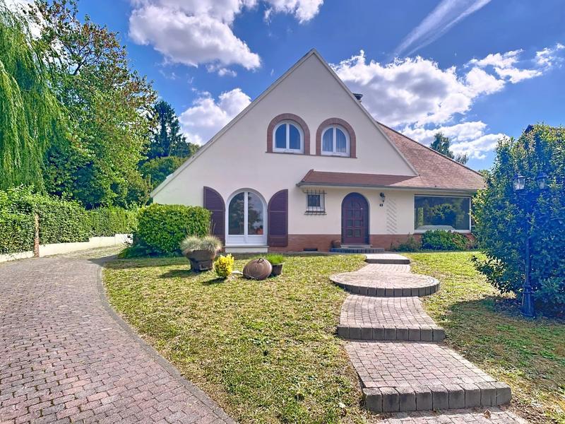 Maison - 198 m² - 8 pièces