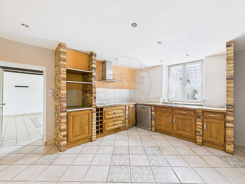 Maison - 180 m² - 8 pièces