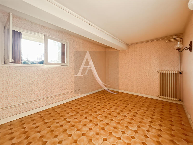 Maison - 153 m² - 9 pièces