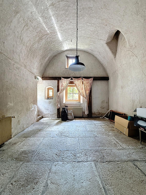 Propriété - 650 m² - 20 pièces