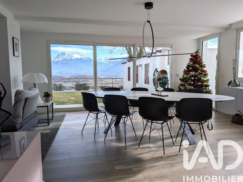 Maison - 199 m² - 6 pièces