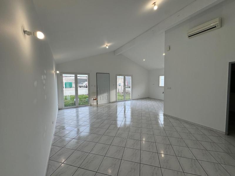 Local commercial - 95 m² - 4 pièces