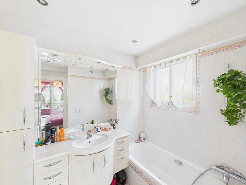 Appartement - 76 m² - 4 pièces