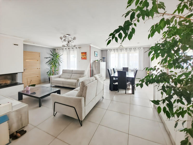 Maison - 197 m² - 8 pièces