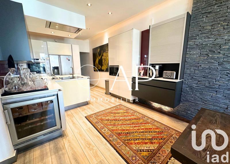 Appartement - 161 m² - 5 pièces