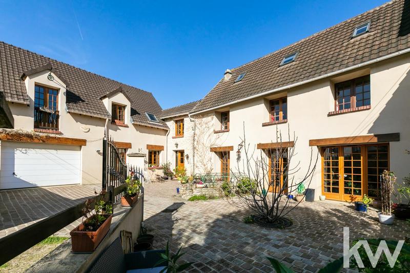 Maison - 210 m² - 7 pièces