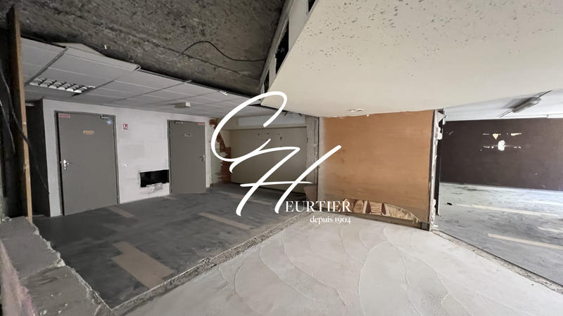 Local commercial - 317 m²