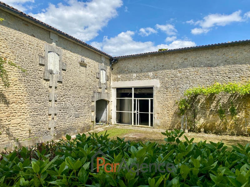 Propriété - 654 m² - 14 pièces