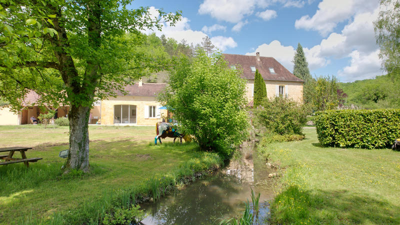 Maison - 279 m² - 9 pièces