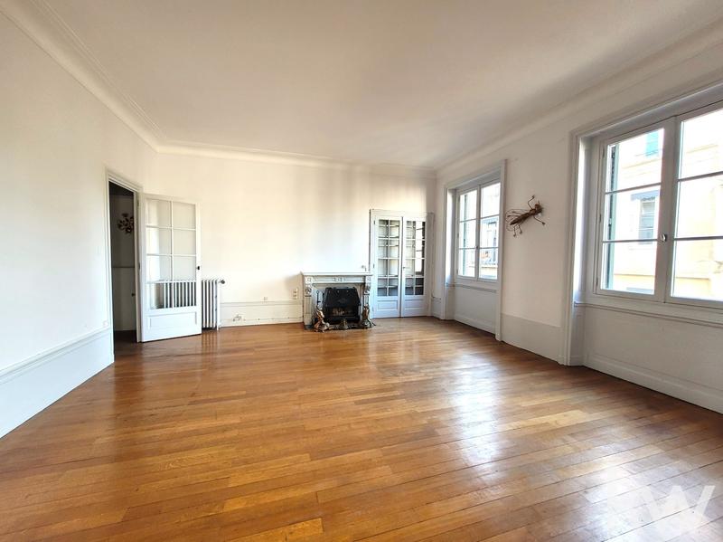 Appartement - 235 m² - 7 pièces